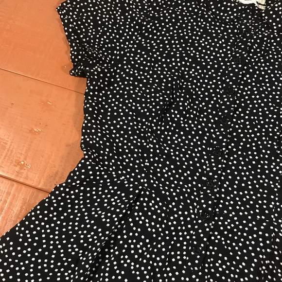 Sold! 🖤 Urban Outfitters Polkadot Romper Sz 6 - Picture 3 of 5